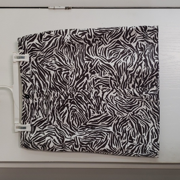 NWT Chico's Abstract Skirt - Picture 2 of 8